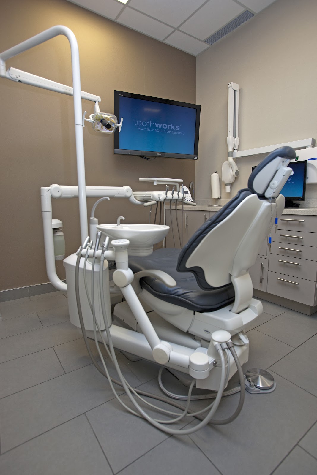 Toothworks Bay Adelaide Dental dental clinic in Old Toronto - Photo 7