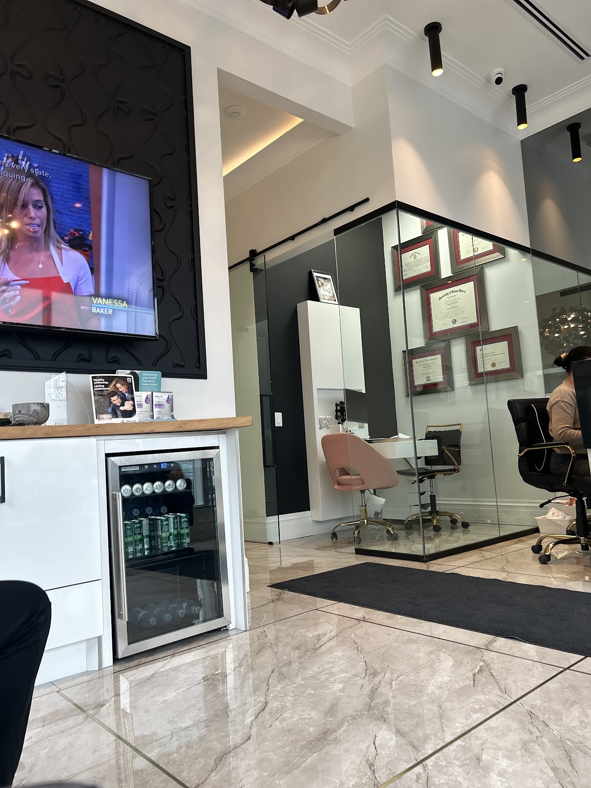 SIMONA studio dental clinic in Bolton - Photo 4