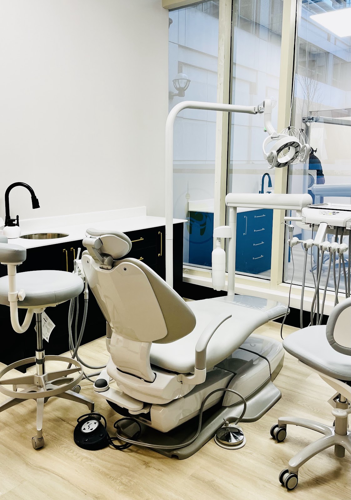 8 Queens Quay W Dental dental clinic in Old Toronto - Photo 5