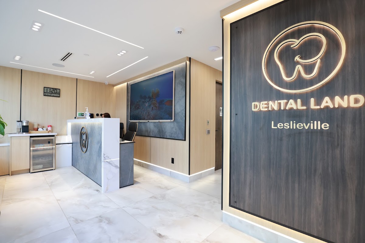 Dental Land Leslieville dental clinic in Old Toronto - Photo 2