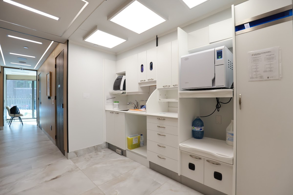 Dental Land Leslieville dental clinic in Old Toronto - Photo 4