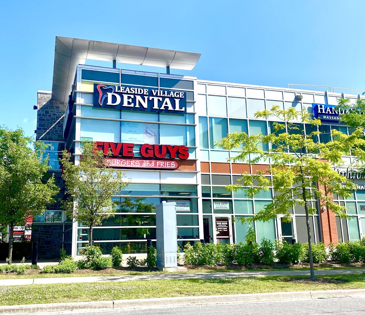 Leaside Village Dental dental clinic in East York - Photo 2