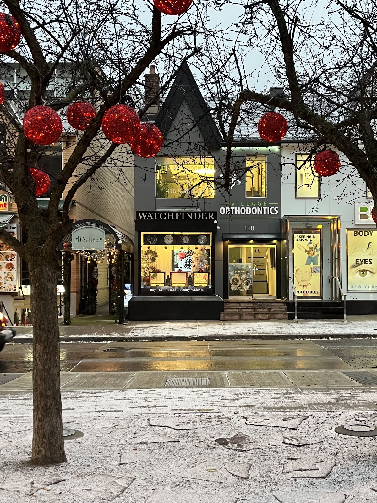 Village Orthodontics - Yorkville dental clinic in Old Toronto - Photo 1