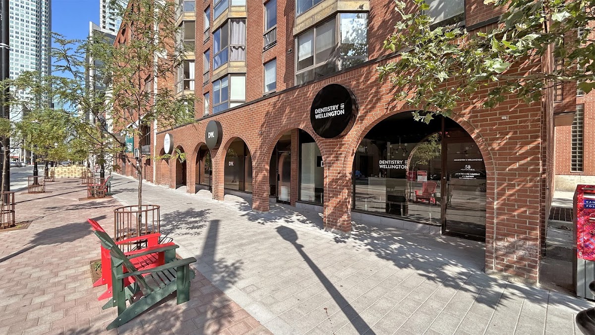 Dentistry On Wellington dental clinic in Old Toronto - Photo 3