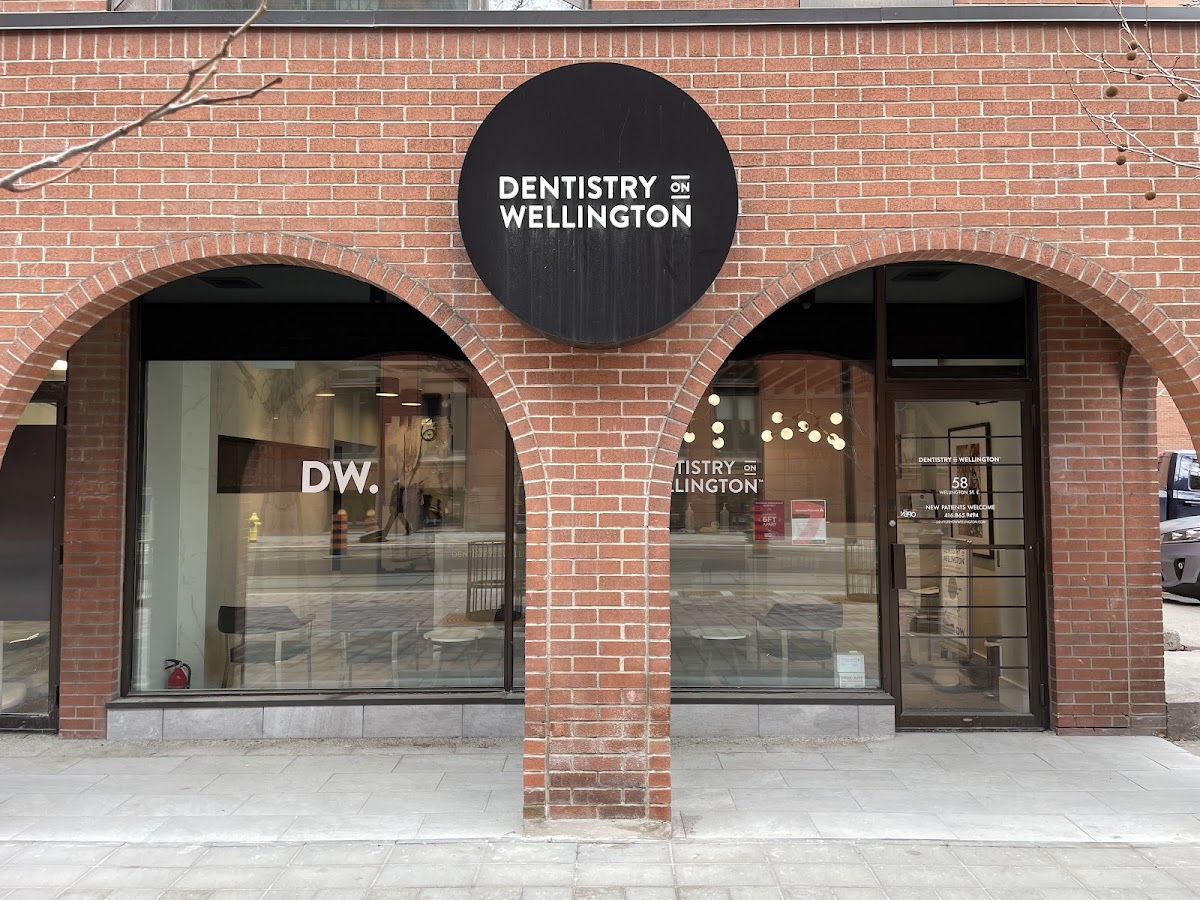 Dentistry On Wellington dental clinic in Old Toronto - Photo 4