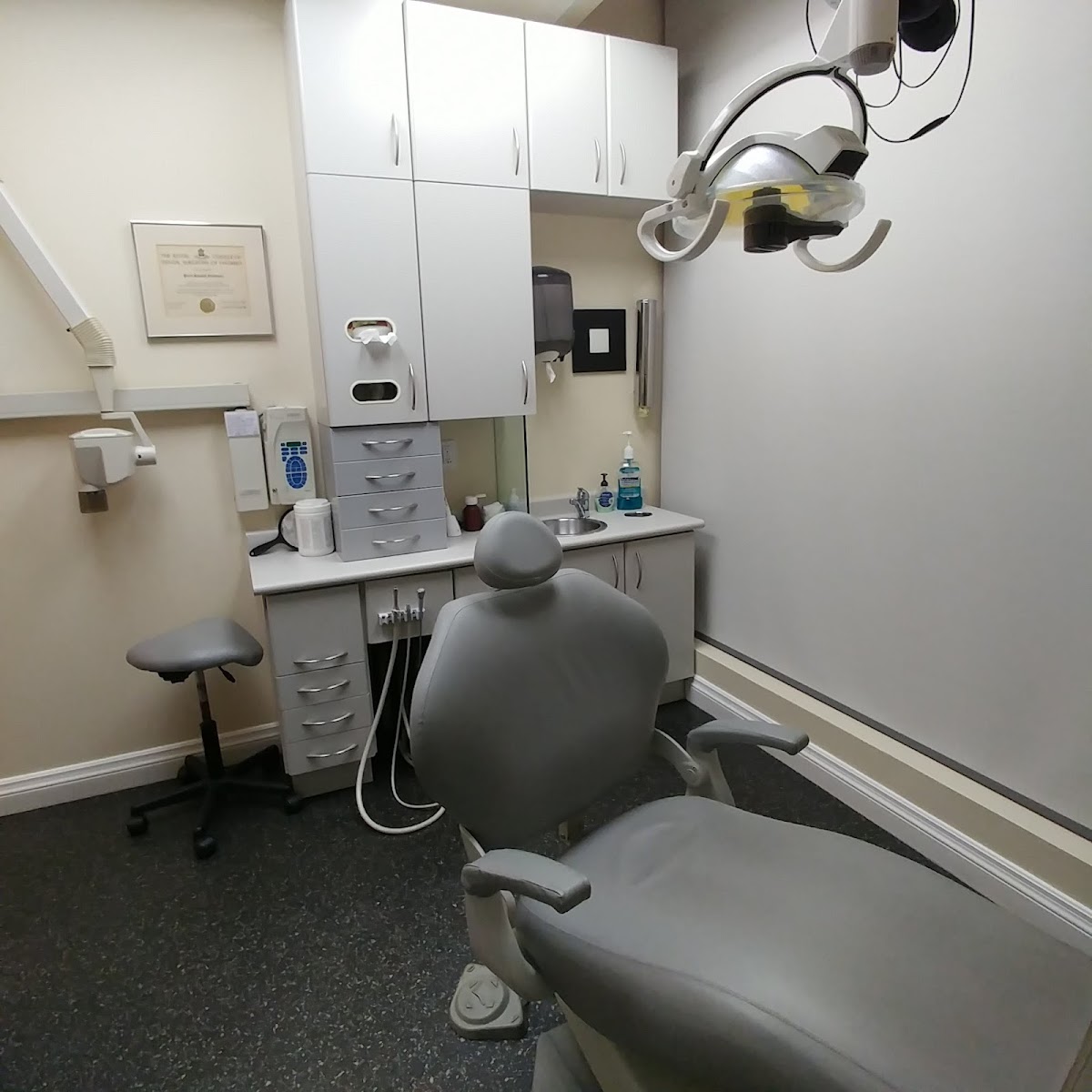 Dentistry On Wellington dental clinic in Old Toronto - Photo 7