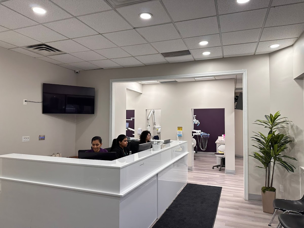 MapleLeaf Smile Dentistry - AREEJ dental clinic in Hamilton - Photo 2