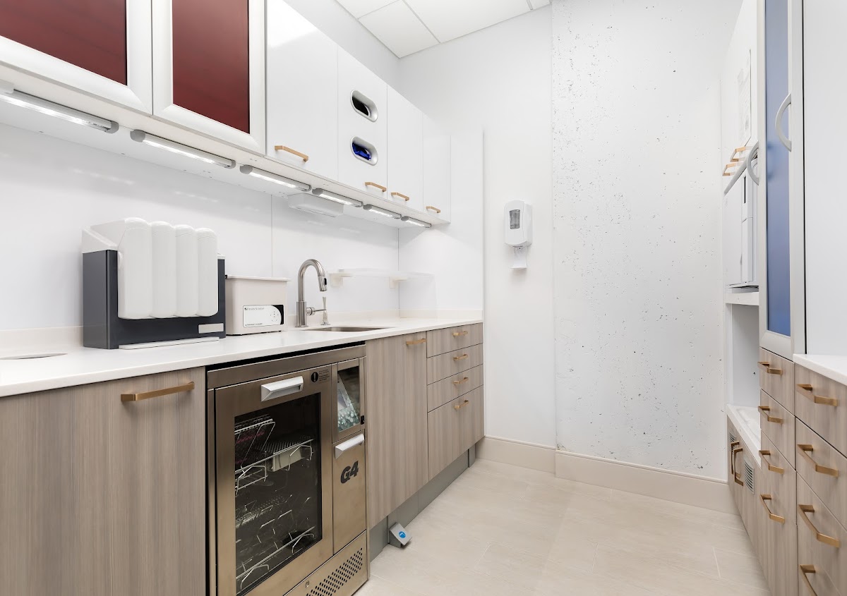 Canary Dental dental clinic in Old Toronto - Photo 9