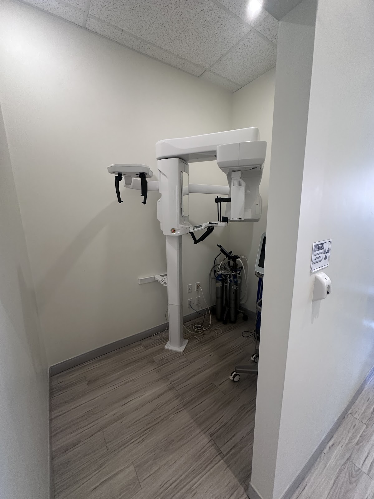Smile Dentistry at Downsview Park dental clinic in North York - Photo 6