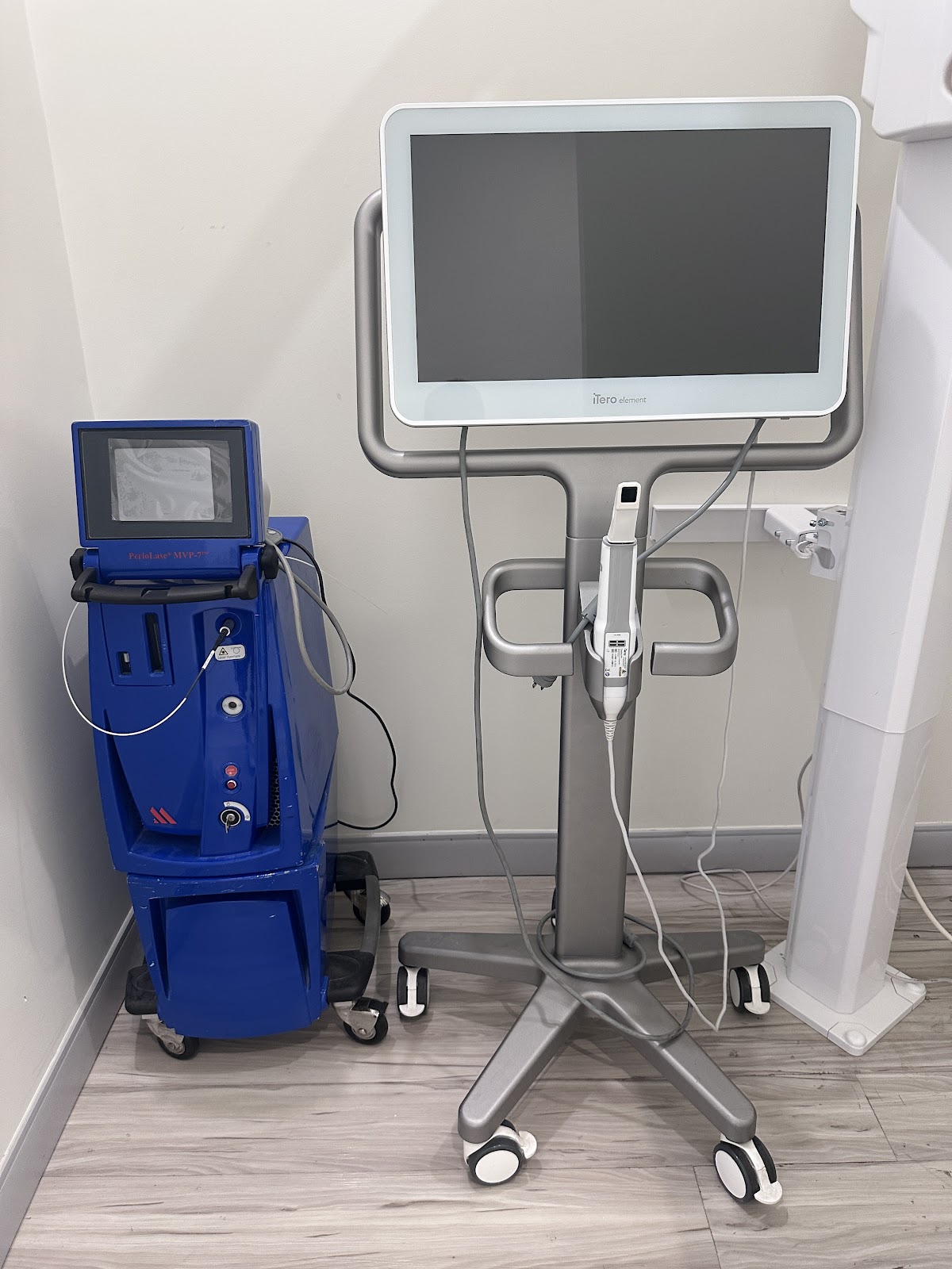 Smile Dentistry at Downsview Park dental clinic in North York - Photo 7
