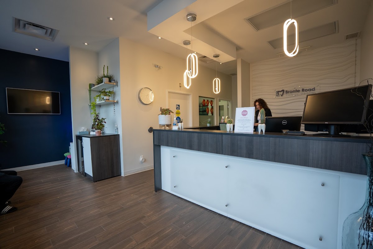 Bronte Road Family Dental - Dentist in Oakville dental clinic in Oakville - Photo 3