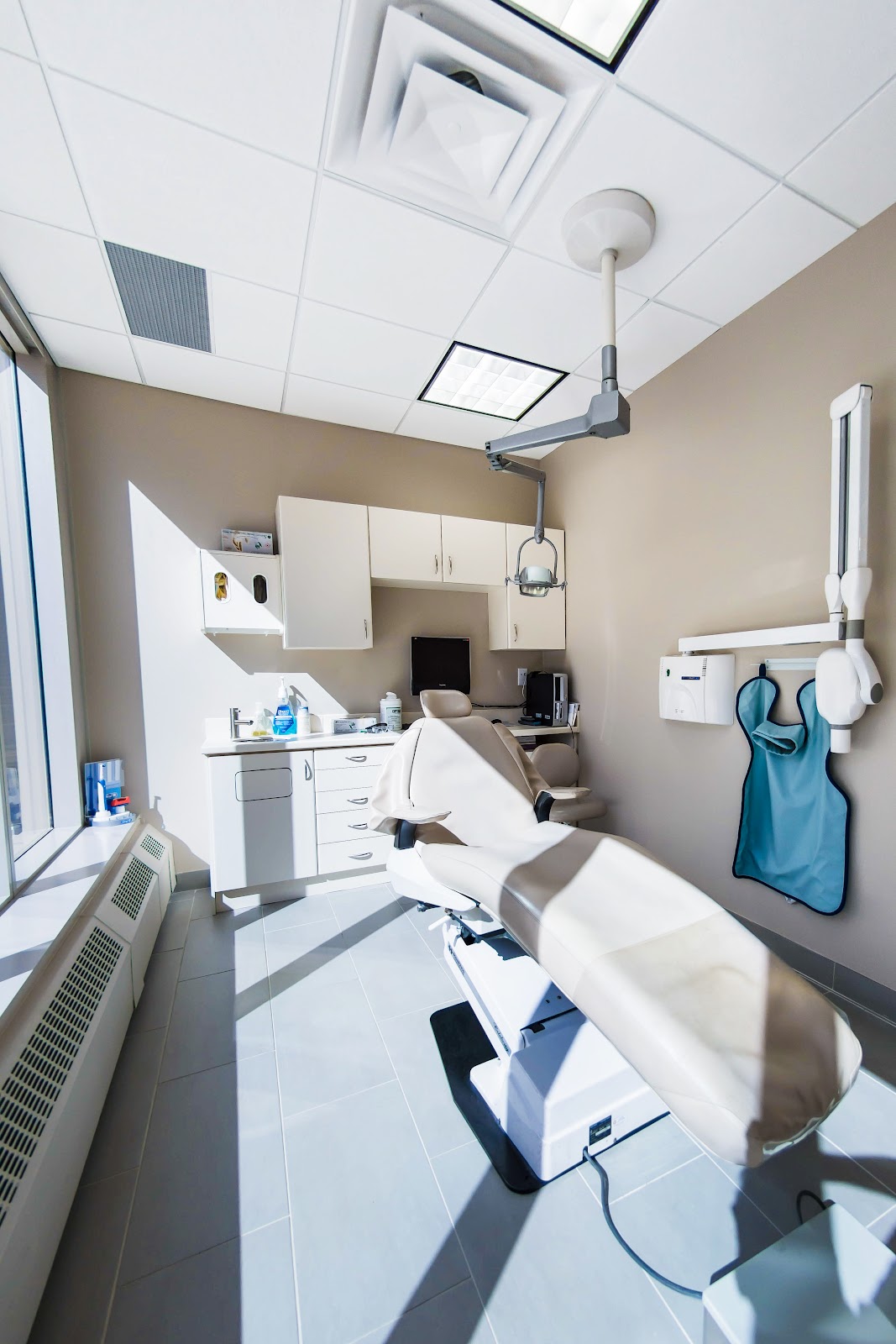 LG Dental Centre dental clinic in Old Toronto - Photo 1