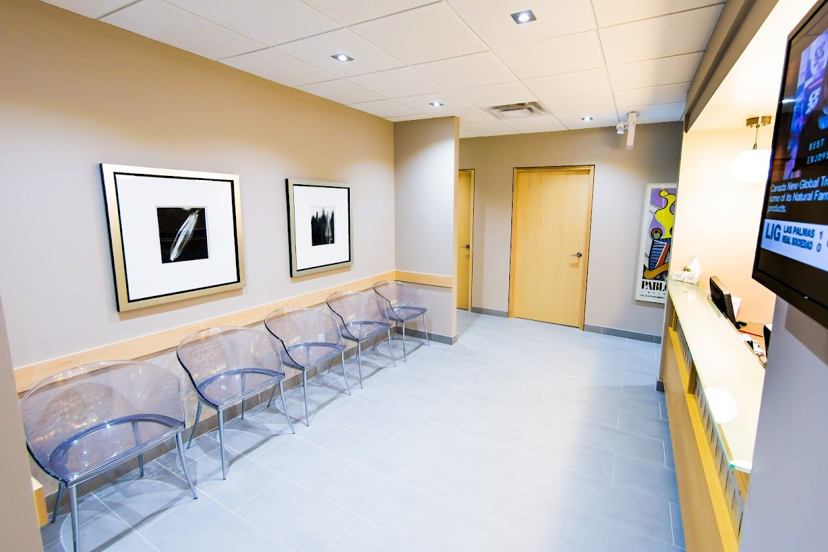 LG Dental Centre dental clinic in Old Toronto - Photo 2