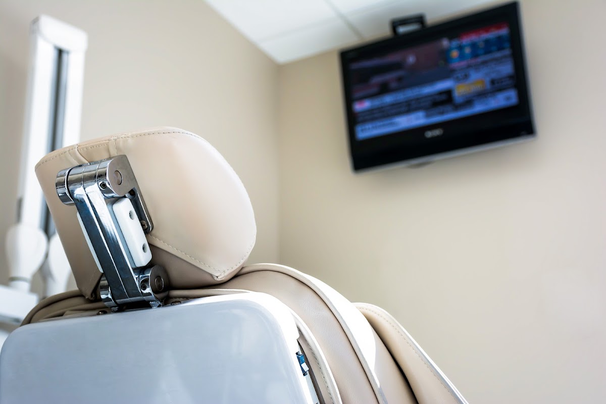 LG Dental Centre dental clinic in Old Toronto - Photo 3