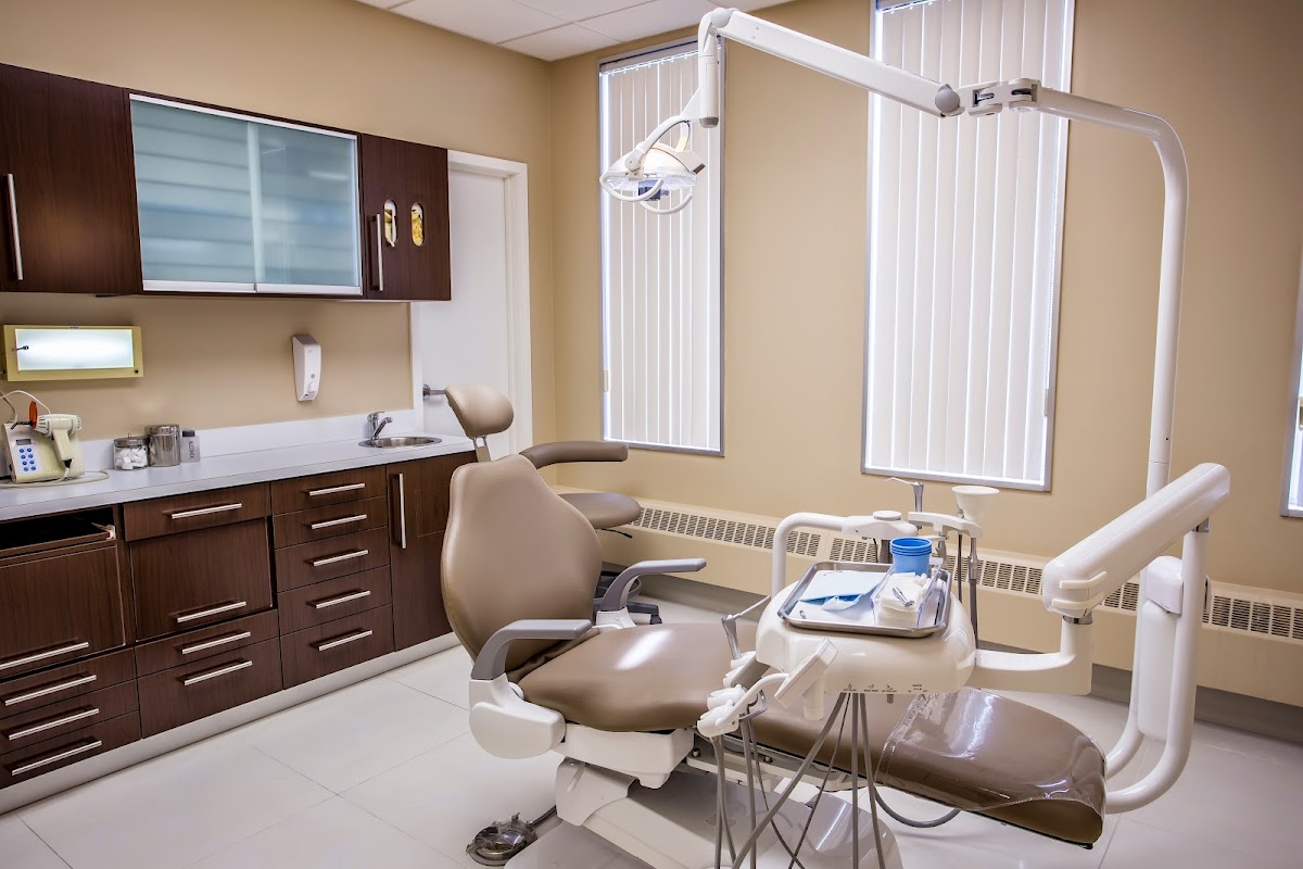 Lee Dental Associates - Dentist Yonge and Lawrence dental clinic in Old Toronto - Photo 2