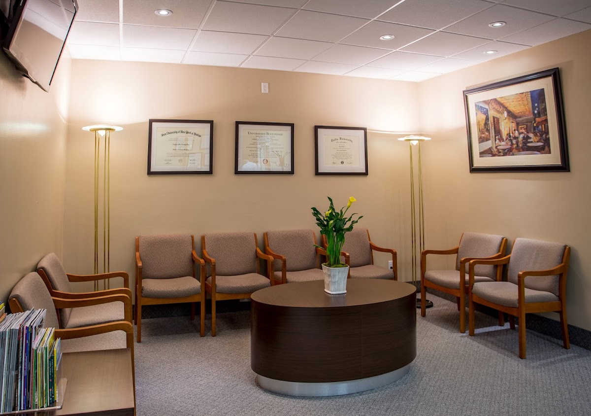 Lee Dental Associates - Dentist Yonge and Lawrence dental clinic in Old Toronto - Photo 3