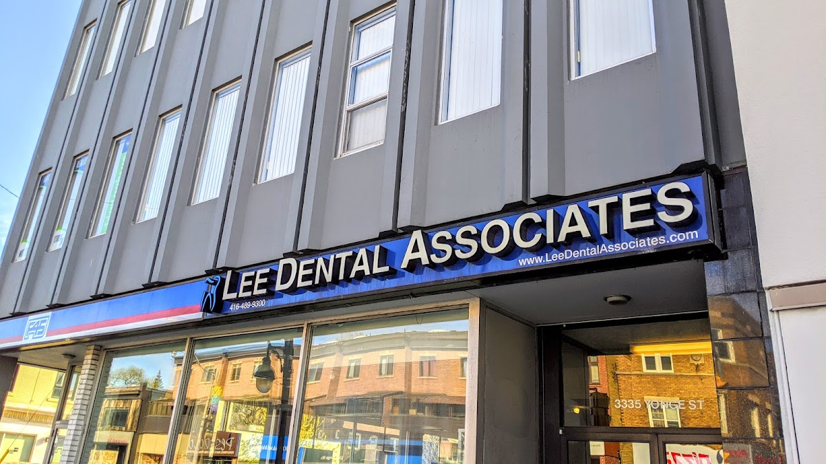 Lee Dental Associates - Dentist Yonge and Lawrence dental clinic in Old Toronto - Photo 5