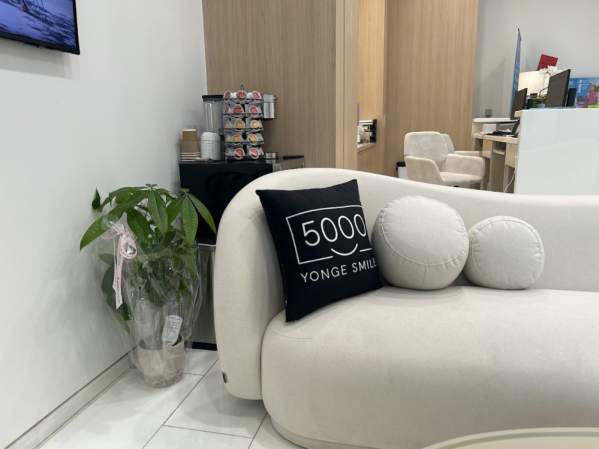 5000 Yonge Smiles Dental dental clinic in North York - Photo 9
