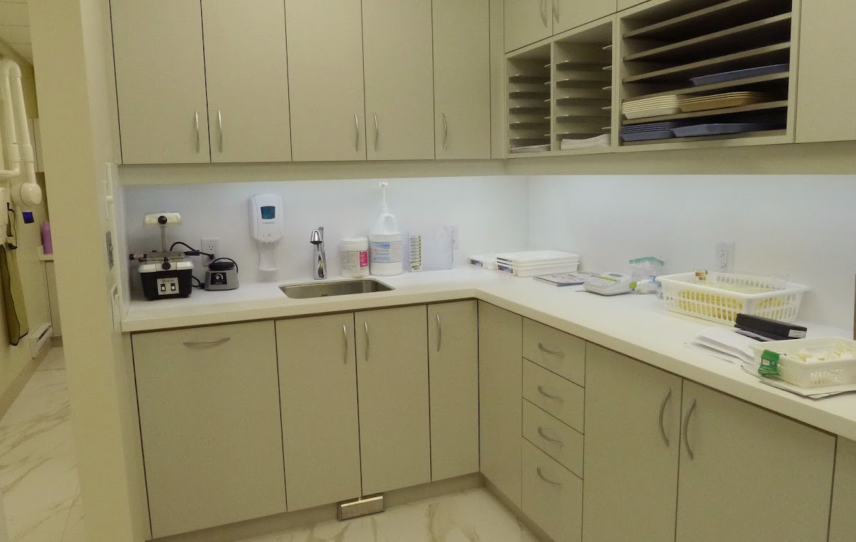 Downtown Dental Clinic dental clinic in Old Toronto - Photo 5