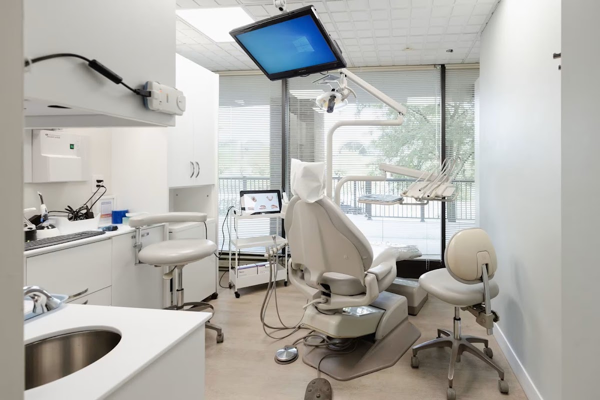 Smileworx Dental Oakville dental clinic in Oakville - Photo 2