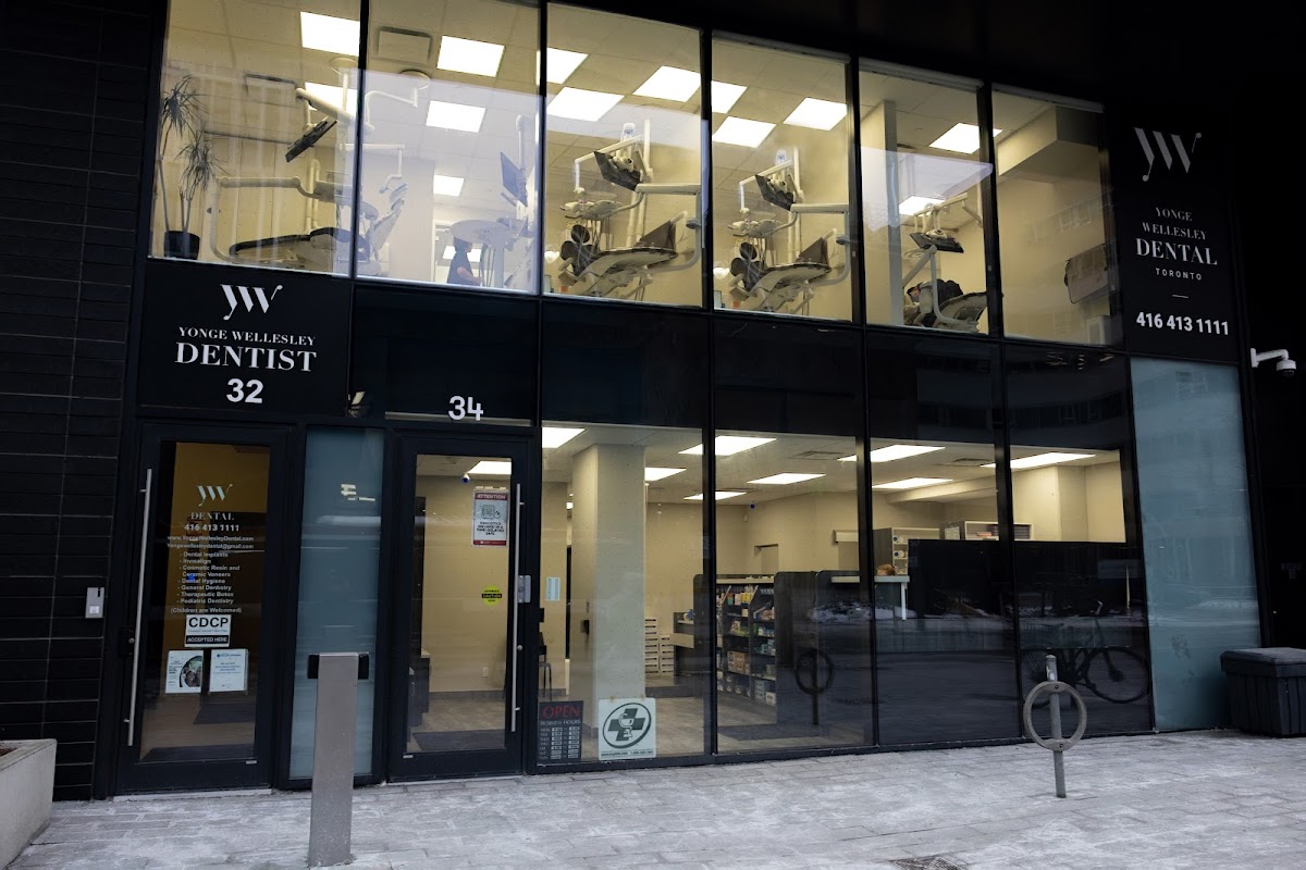 Yonge Wellesley Dental dental clinic in Old Toronto - Photo 2