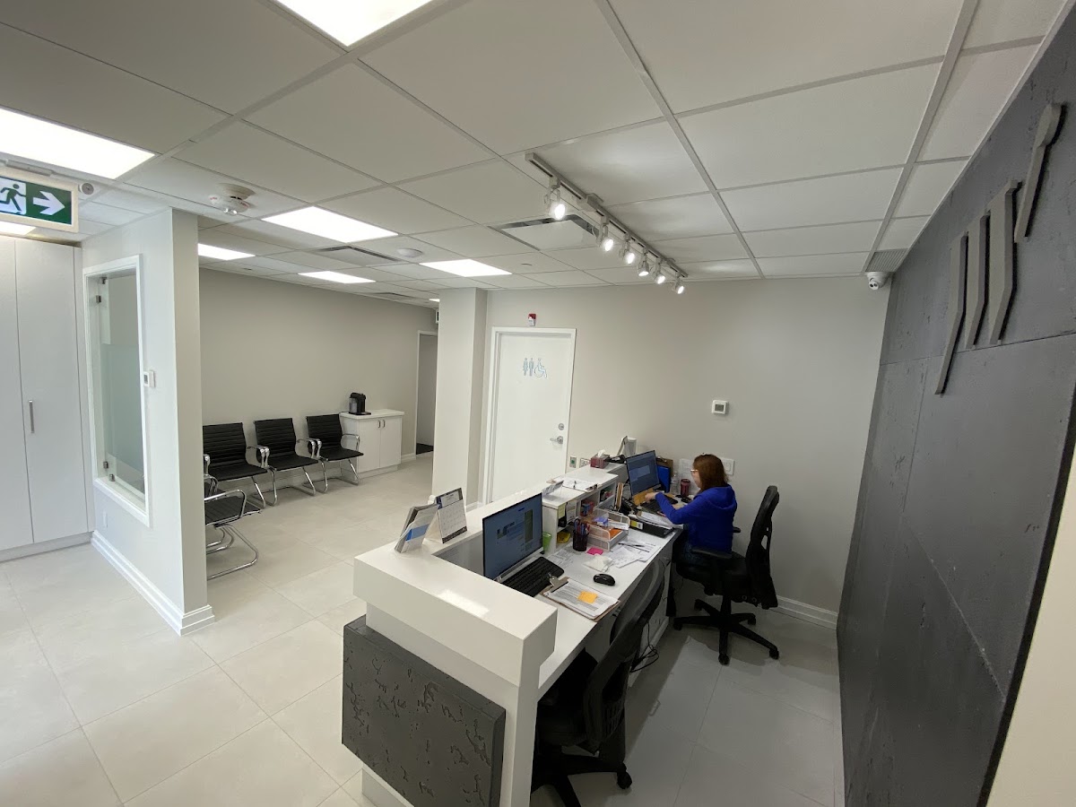 Yonge Wellesley Dental dental clinic in Old Toronto - Photo 4