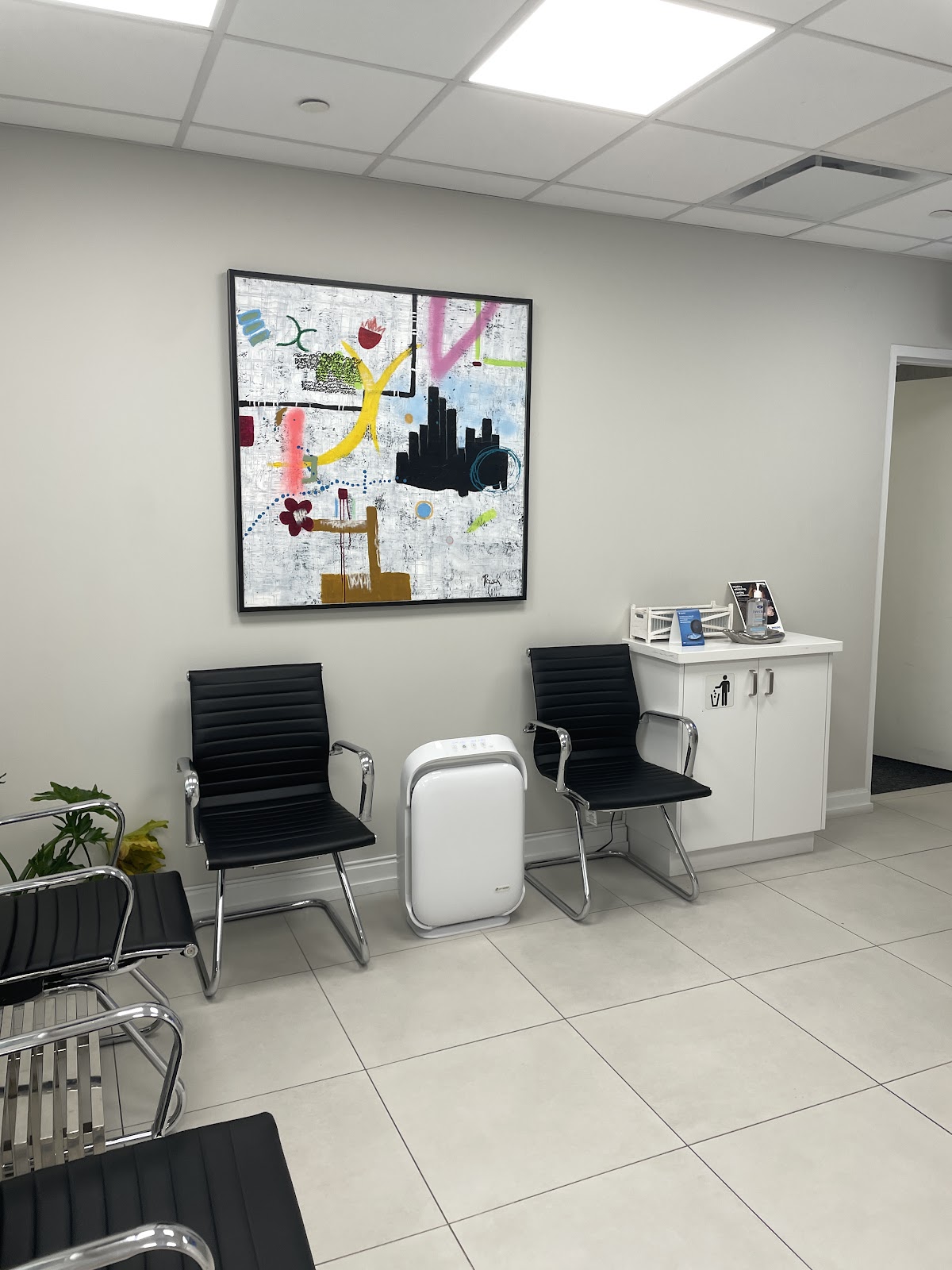 Yonge Wellesley Dental dental clinic in Old Toronto - Photo 8