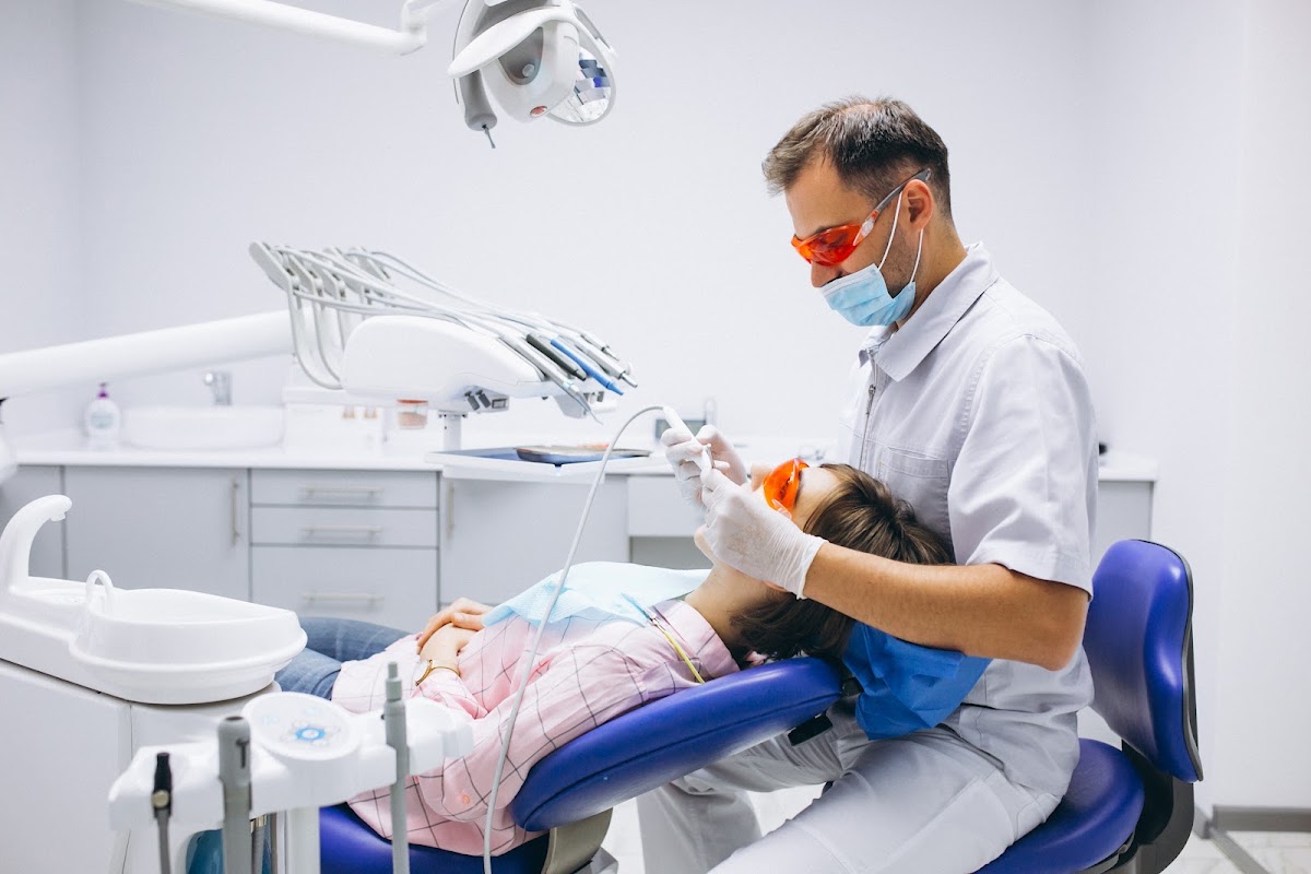 Roseland Dental dental clinic in York - Photo 9