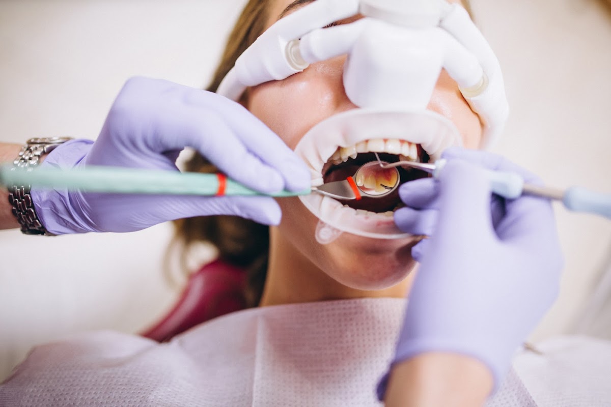Roseland Dental dental clinic in York - Photo 10