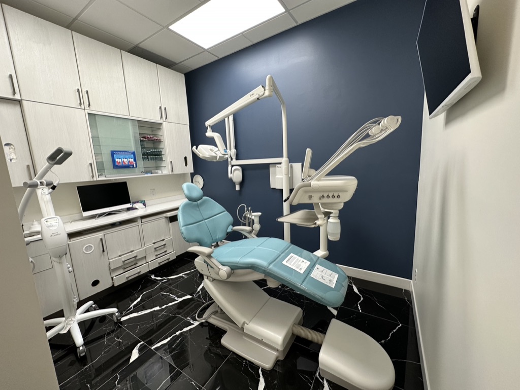 Diamond Dental Clinics - Dr. Rad dental clinic in North York - Photo 3