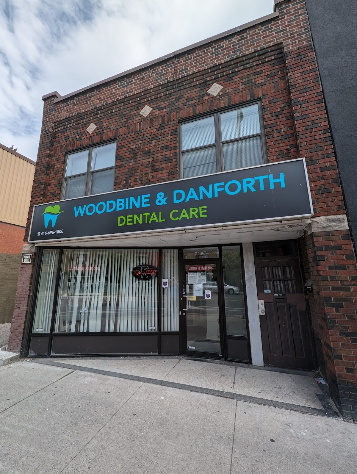 Woodbine & Danforth Dental Care dental clinic in East York - Photo 5