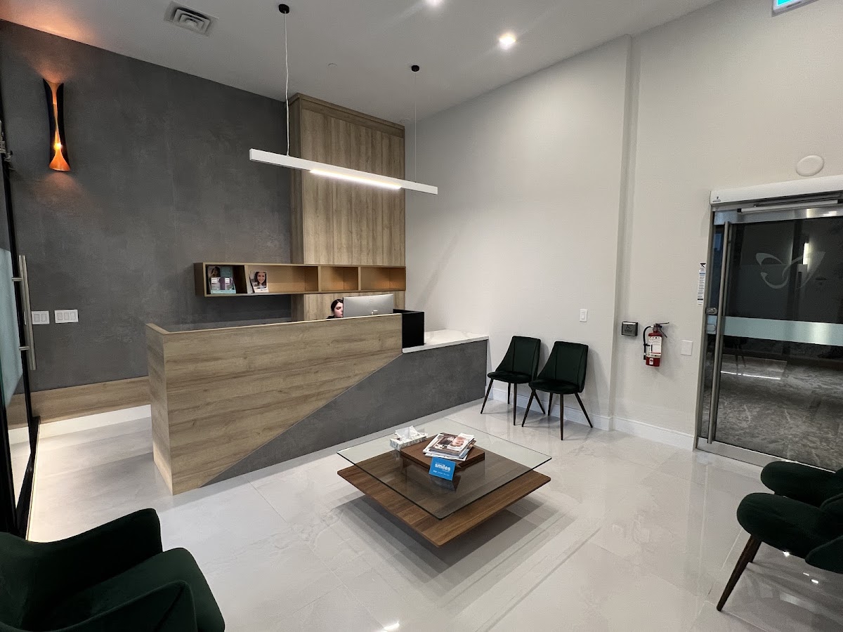 Dentistry on Gloucester dental clinic in Old Toronto - Photo 2