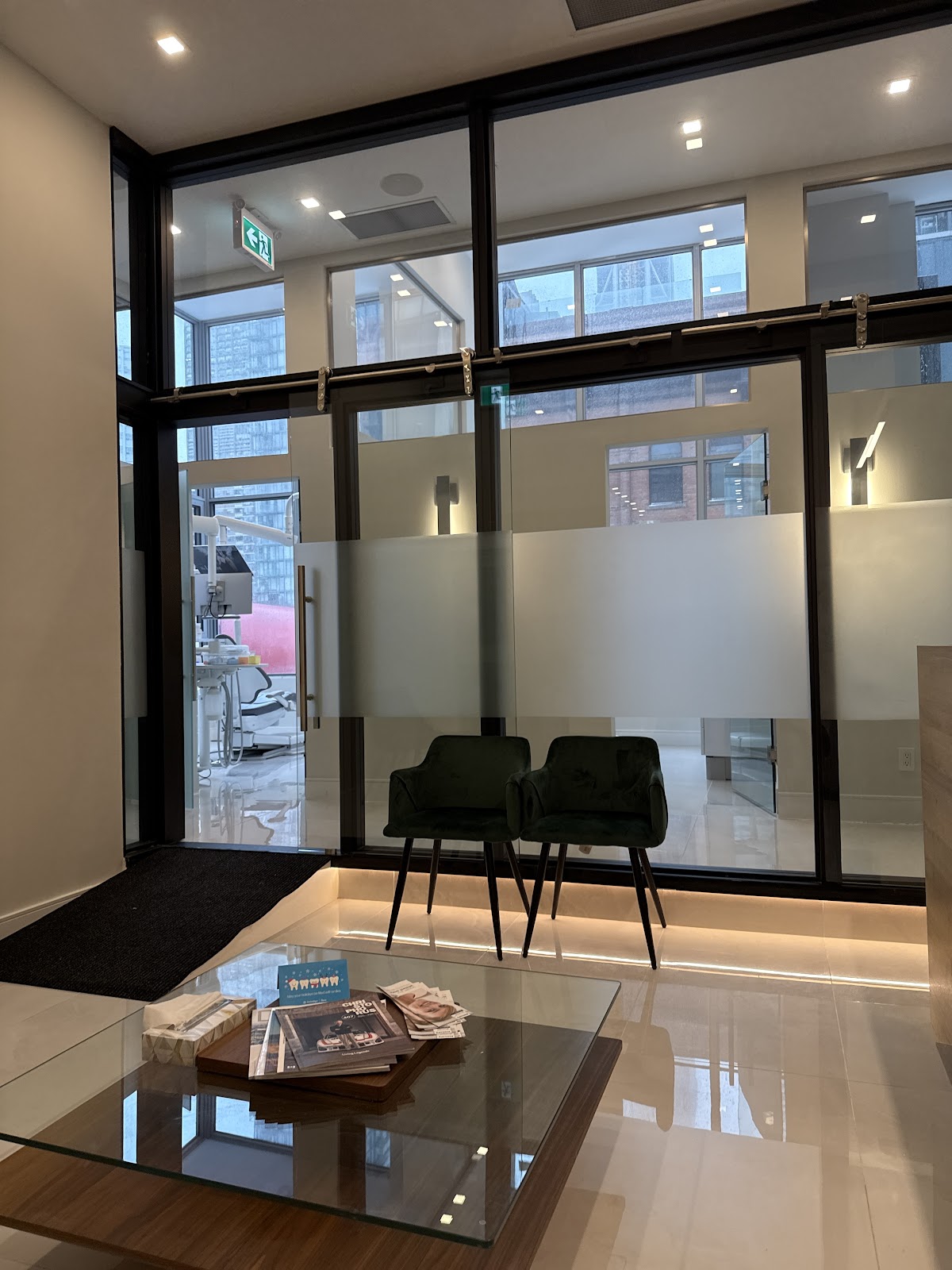 Dentistry on Gloucester dental clinic in Old Toronto - Photo 4