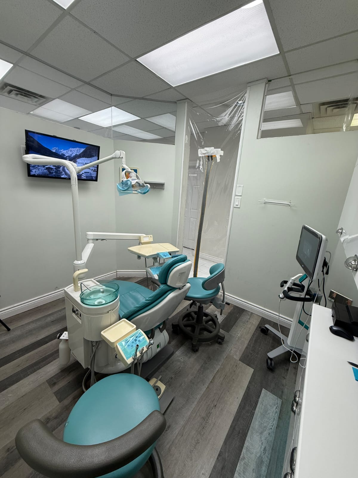 J. Dental Care Lakeshore - CDCP Dentist dental clinic in Mississauga - Photo 1