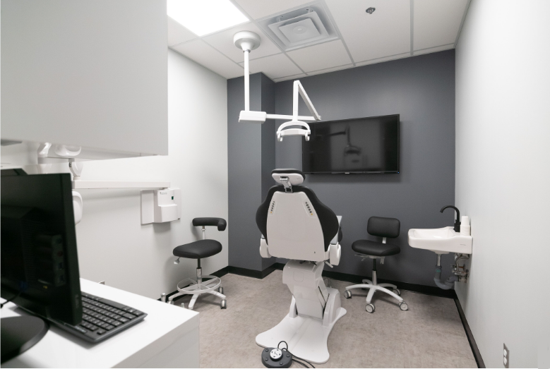 Dentist at HealthOne Harbourfront dental clinic in Old Toronto - Photo 2