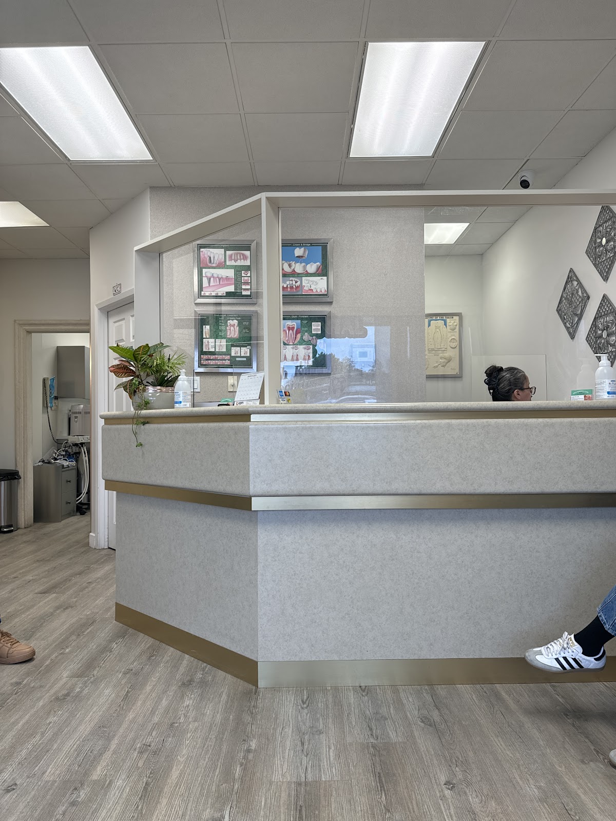 Walk In Dental Clinic dental clinic in North York - Photo 3