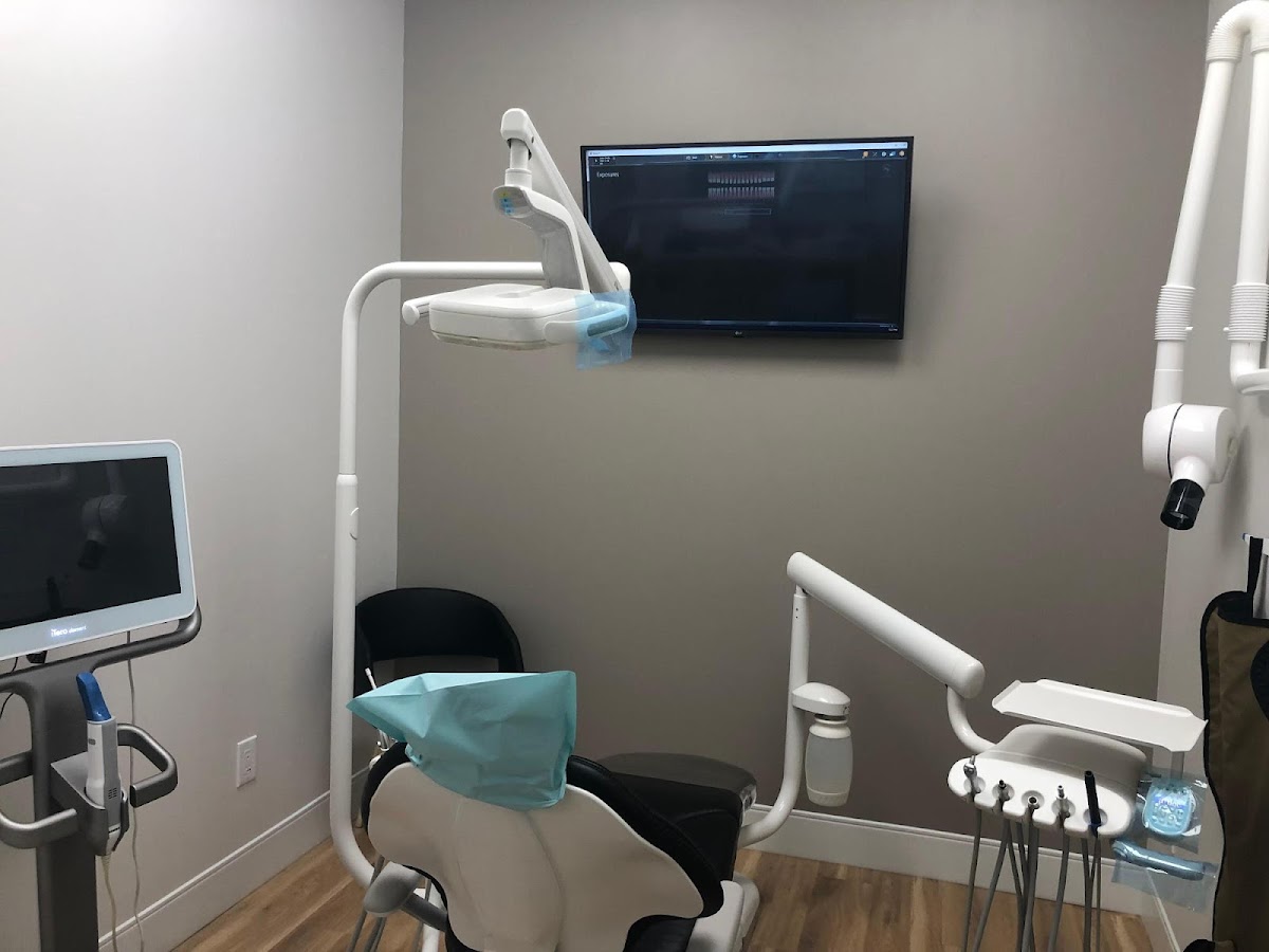 Emery Village Dental dental clinic in North York - Photo 2