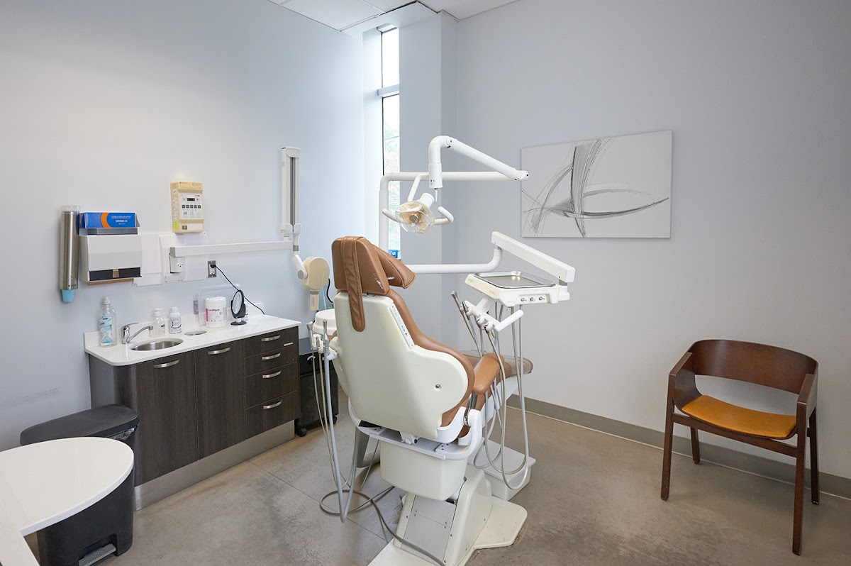 Dufferin Mall Dental dental clinic in Old Toronto - Photo 3