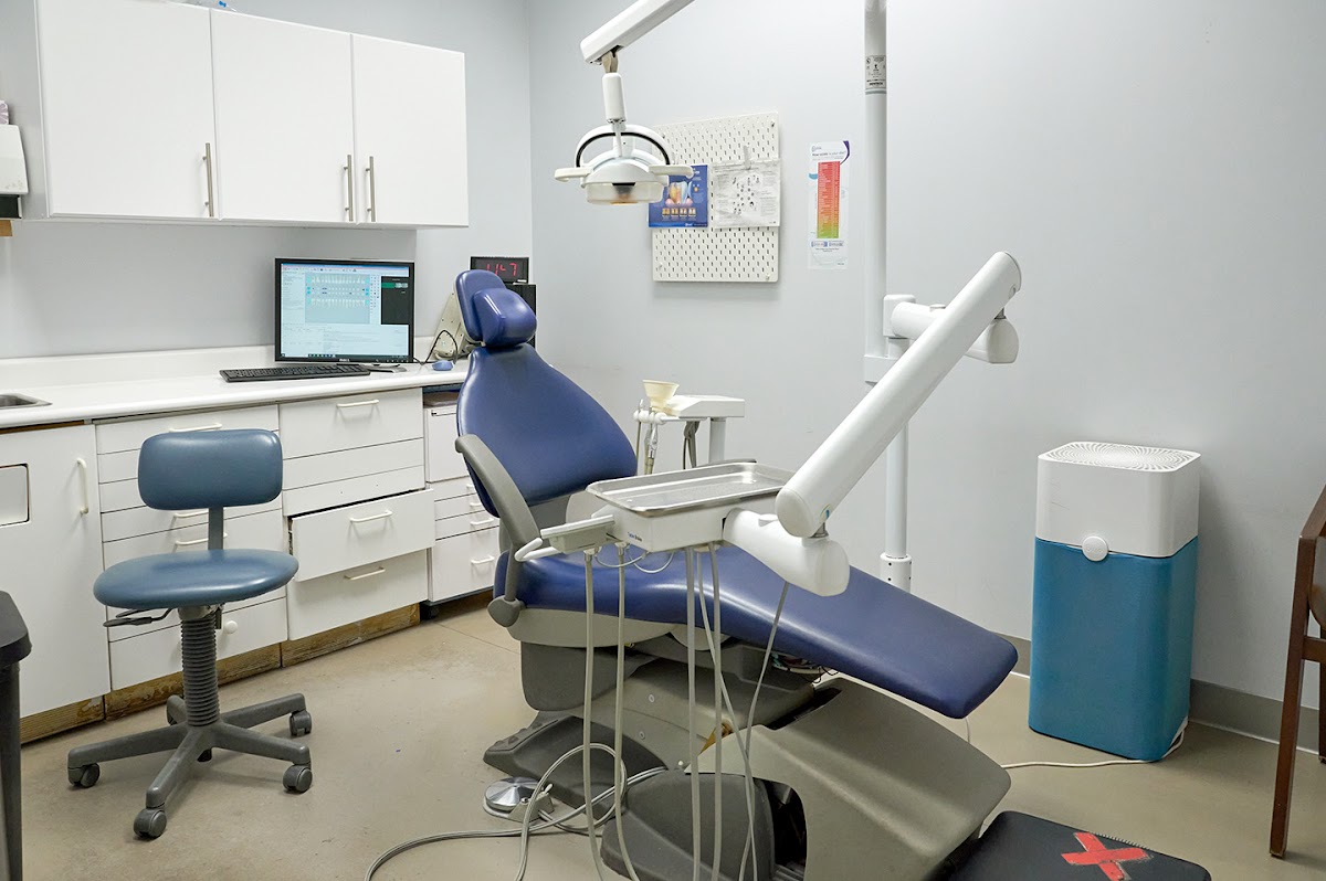 Dufferin Mall Dental dental clinic in Old Toronto - Photo 7