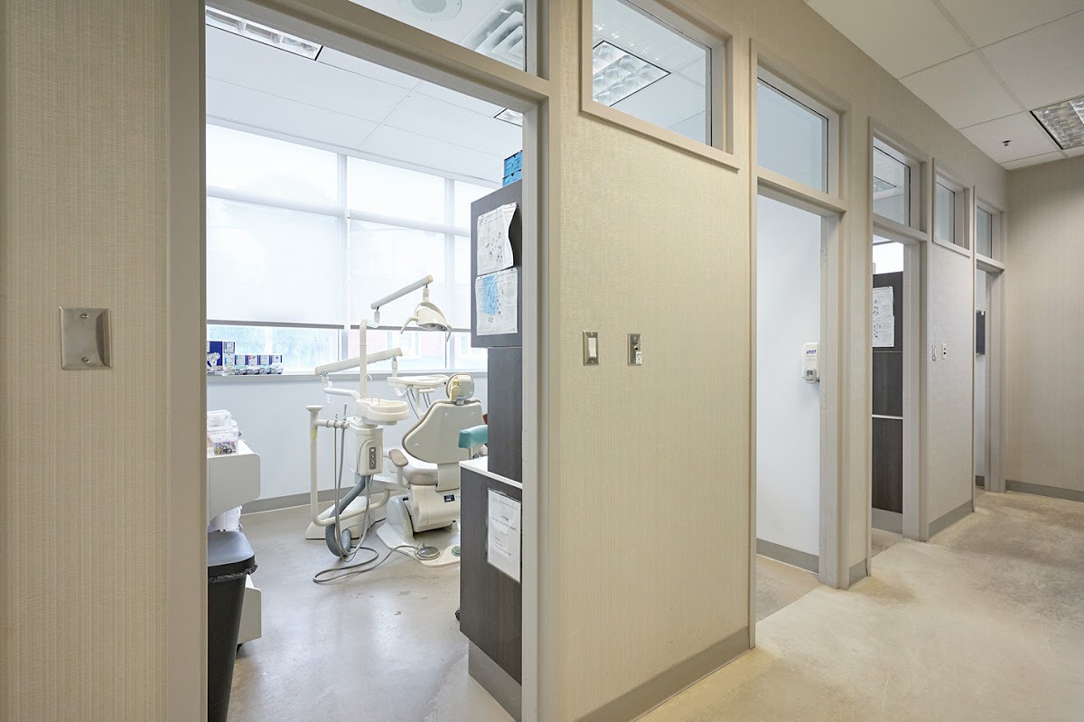 Dufferin Mall Dental dental clinic in Old Toronto - Photo 10