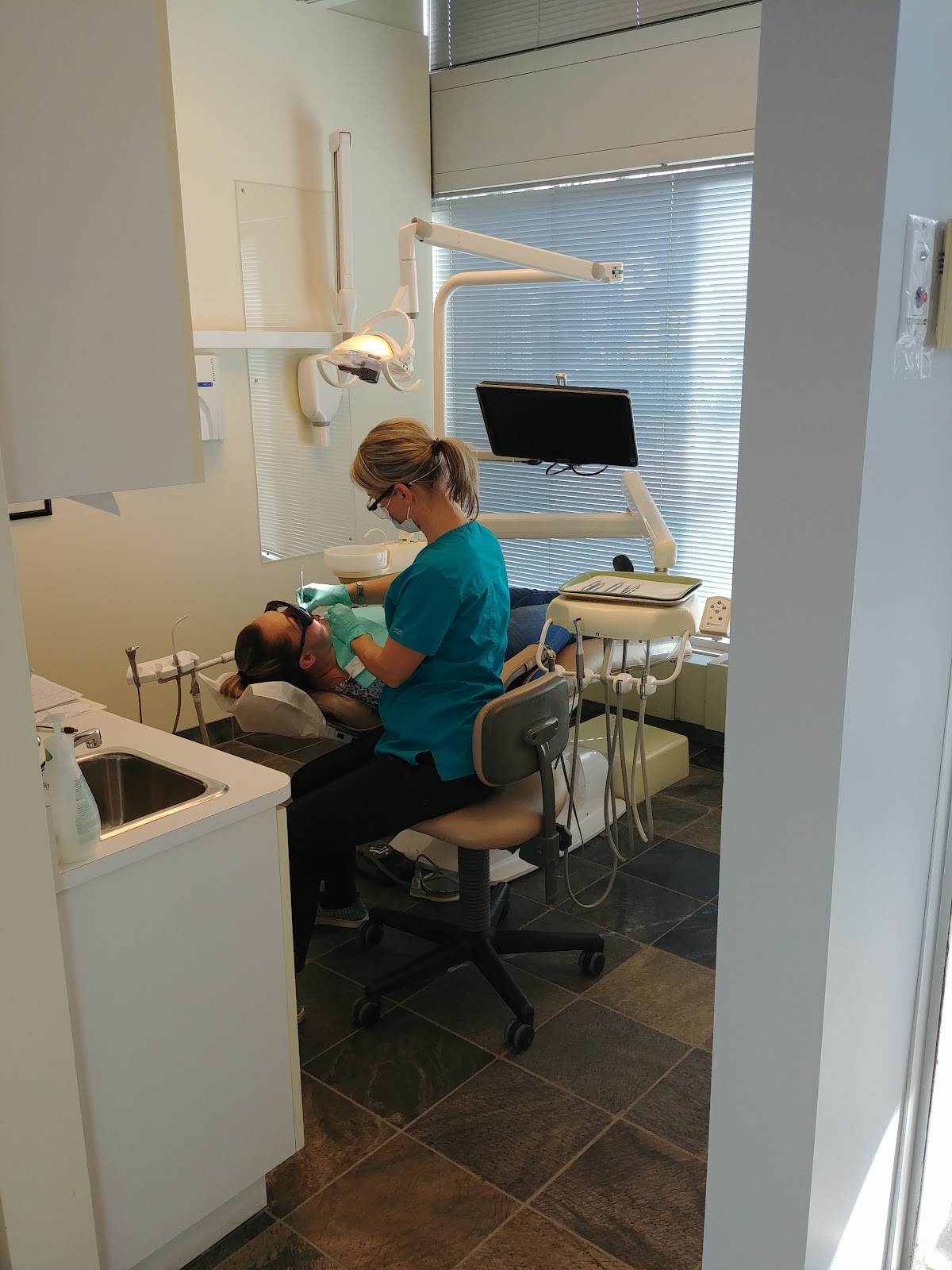 Dentistry On Sheppard dental clinic in North York - Photo 8