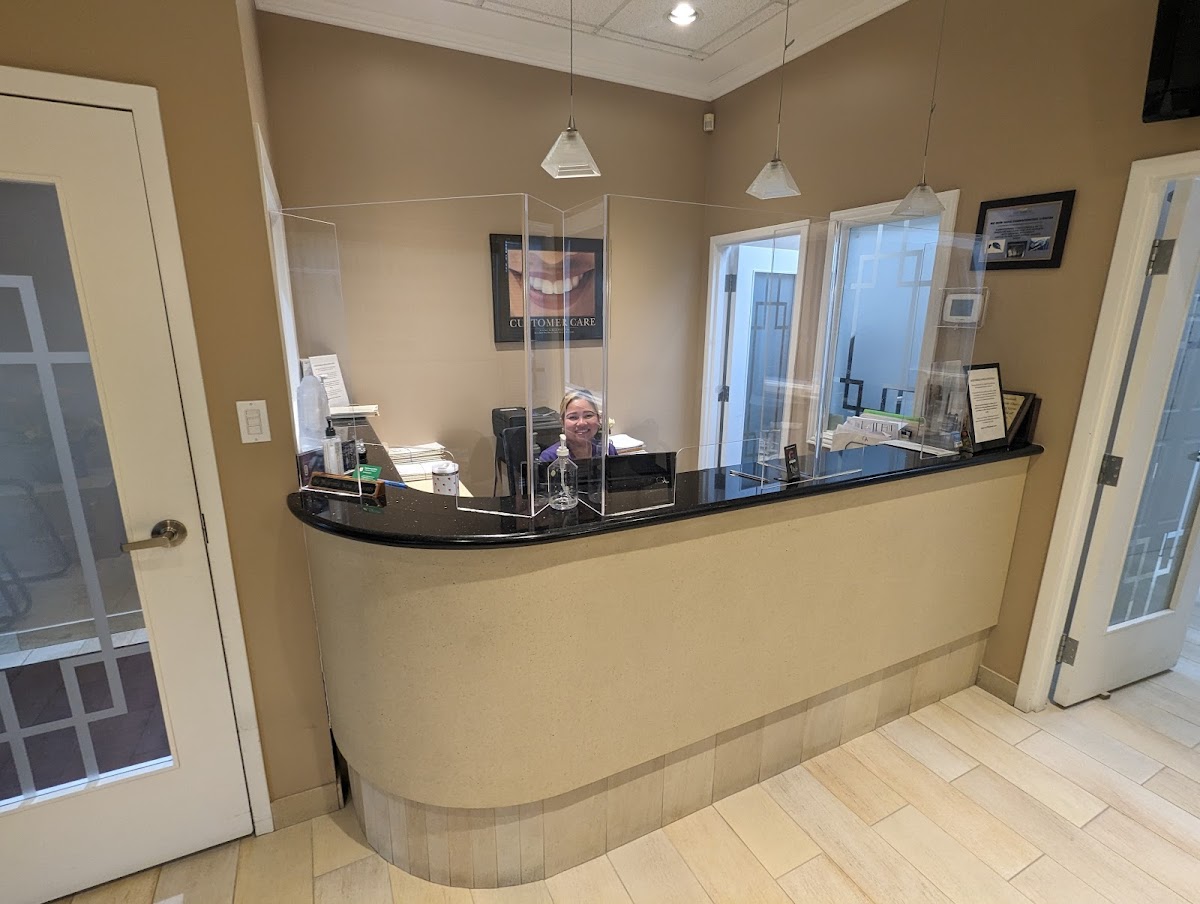 Applewood Hills Dental Centre dental clinic in Mississauga - Photo 1