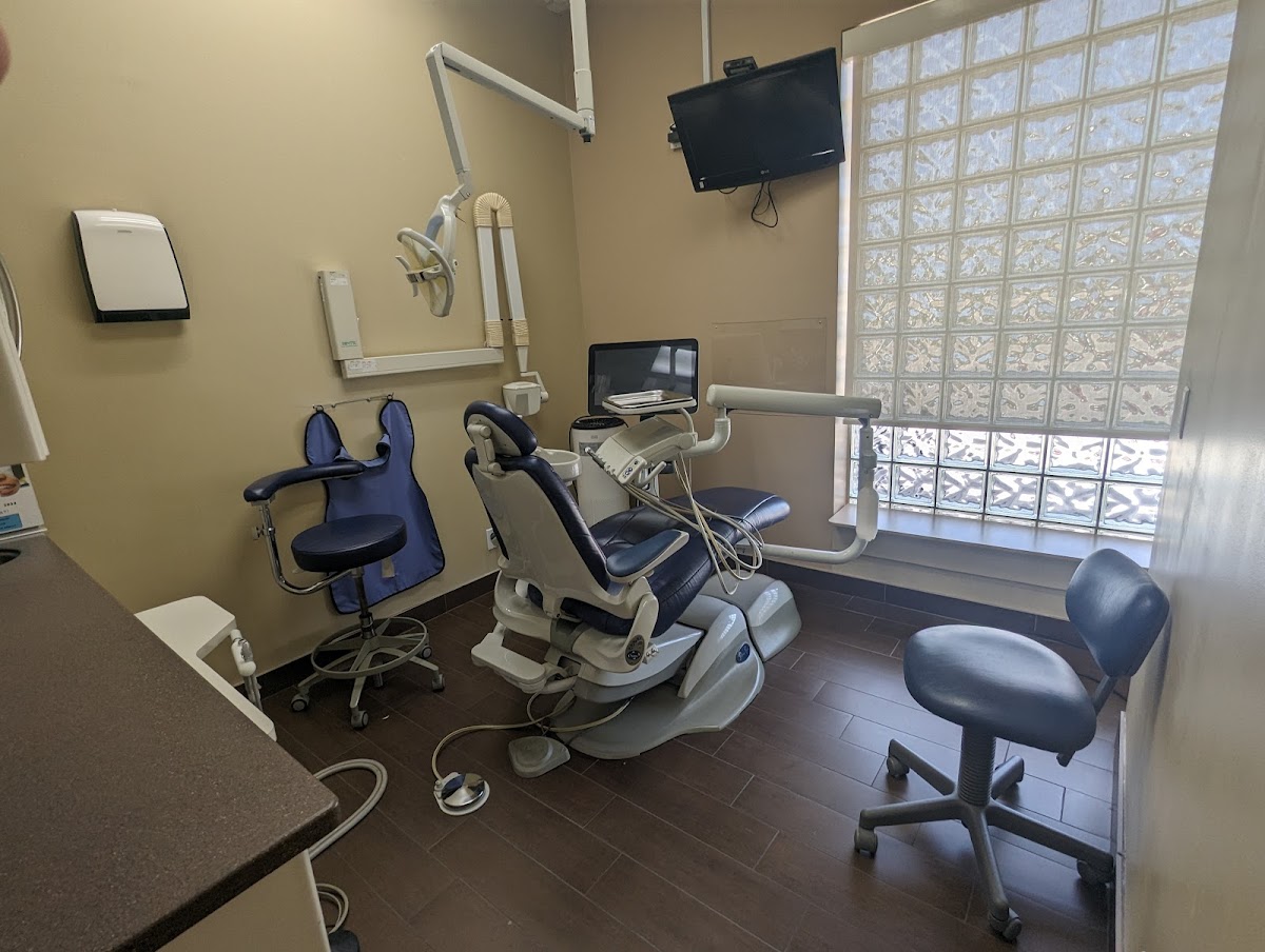 Applewood Hills Dental Centre dental clinic in Mississauga - Photo 3