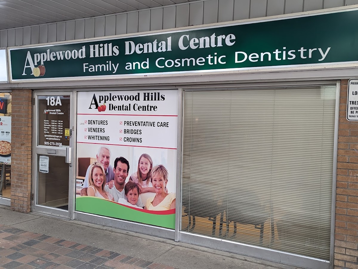 Applewood Hills Dental Centre dental clinic in Mississauga - Photo 4
