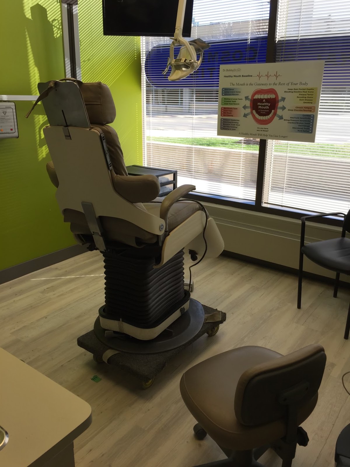 SquareOne Smiles dental clinic in Mississauga - Photo 5
