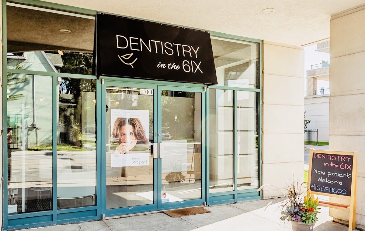 Dentistry in the 6ix dental clinic in Old Toronto - Photo 1
