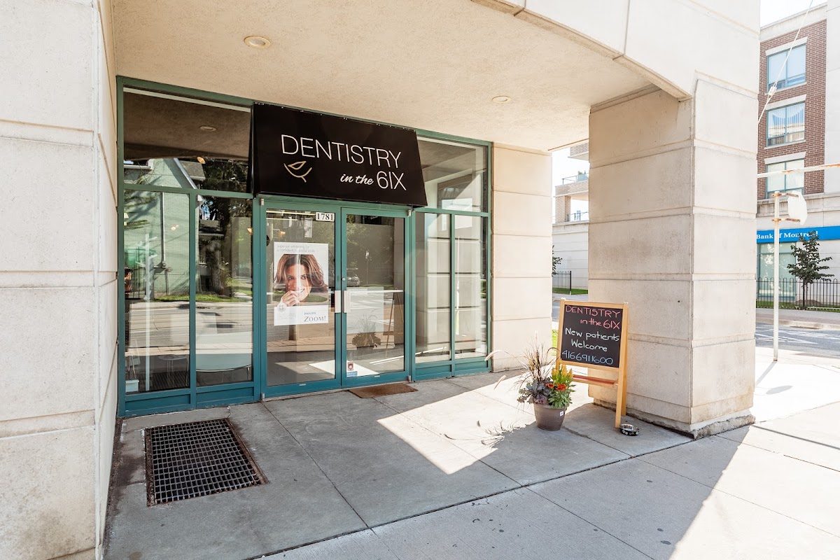 Dentistry in the 6ix dental clinic in Old Toronto - Photo 2