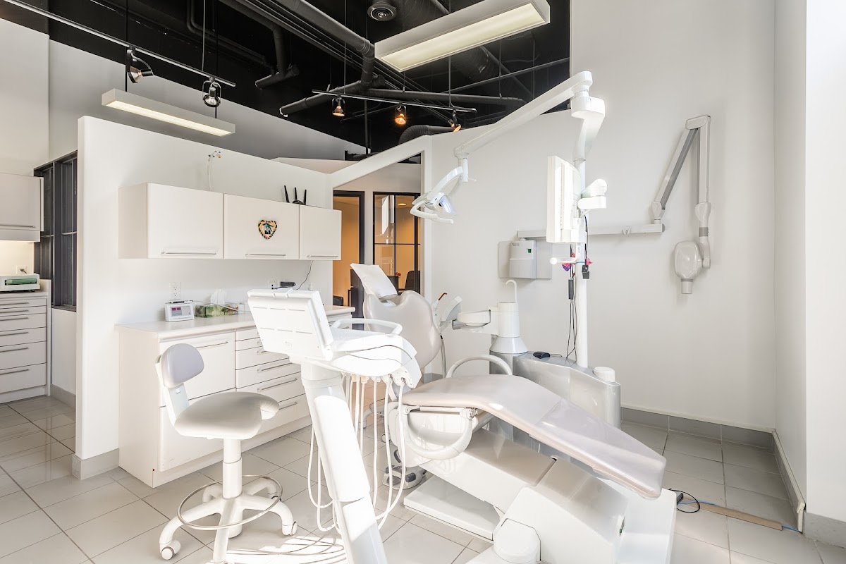 Dentistry in the 6ix dental clinic in Old Toronto - Photo 4