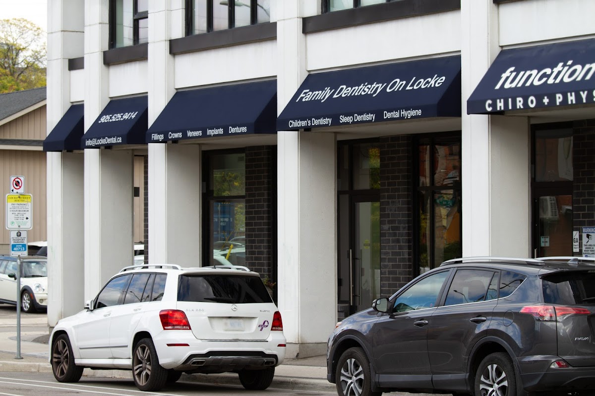 Family Dentistry on Locke dental clinic in Hamilton - Photo 1