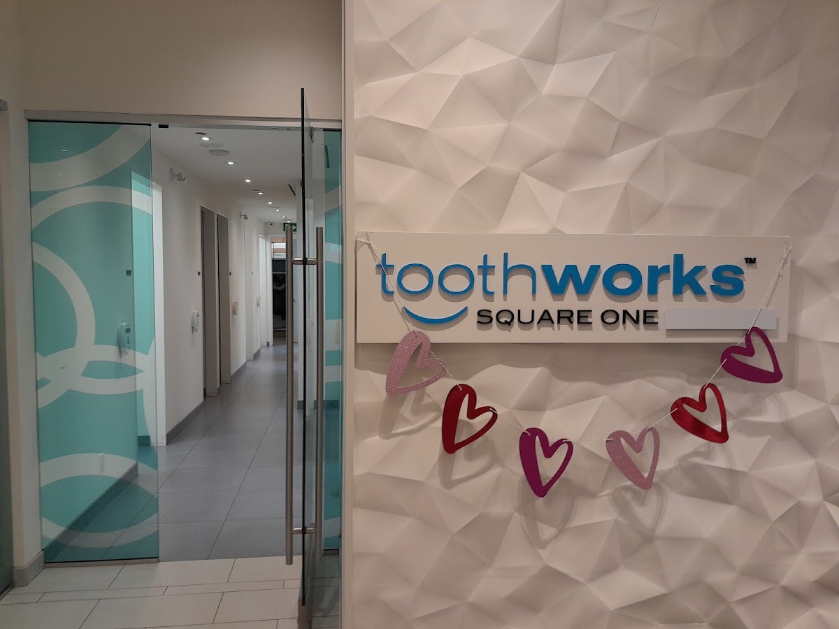 Toothworks at Square One dental clinic in Mississauga - Photo 5